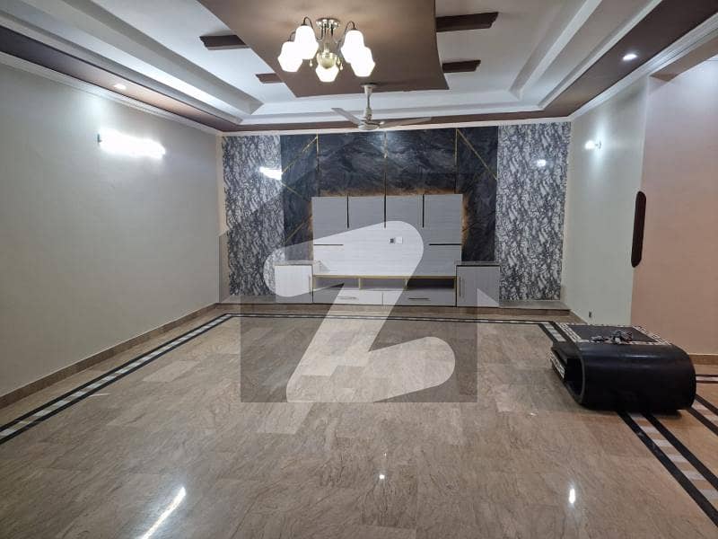 1 Kanal Bungalow Have 5 Beds For Rent