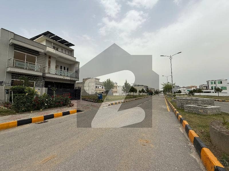 ONE KANAL RESIDENCTIAL PLOT FOR SALE READY TO CONSTRUCTION