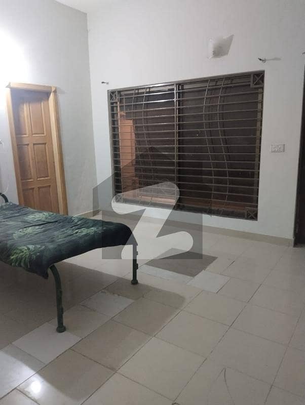 E11/4 10 Marla Triple Storey Full House 7 Bedroom