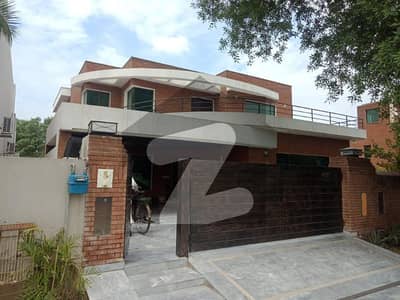 ONE KANAL BEAUTIFULL HOUSE AVALIABLE FOR RENT IN DHA DEFANCE PHASE 5