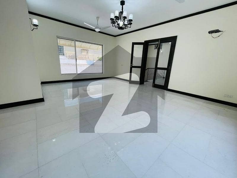 Offering A Spacious House Available For Rent. Offering A Spacious House Available For Rent.