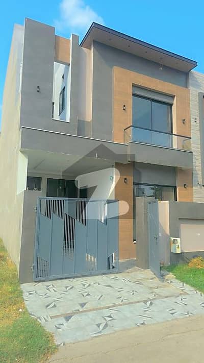 Stylish 5 Marla Furnished Facing Park House with 4 Bedrooms in Lake City for Sale