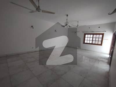 پی ای سی ایچ ایس جمشید ٹاؤن,کراچی میں 3 کمروں کا 8 مرلہ زیریں پورشن 1.3 لاکھ میں کرایہ پر دستیاب ہے۔