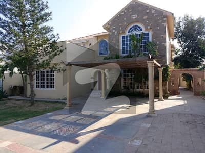 1000 Yards Bungalow For Sale 9th Street Bukhari, Phase 6