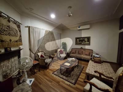 1000 Yards Luxury Bungalow for Sale Phase 6 Main Popular Avenue