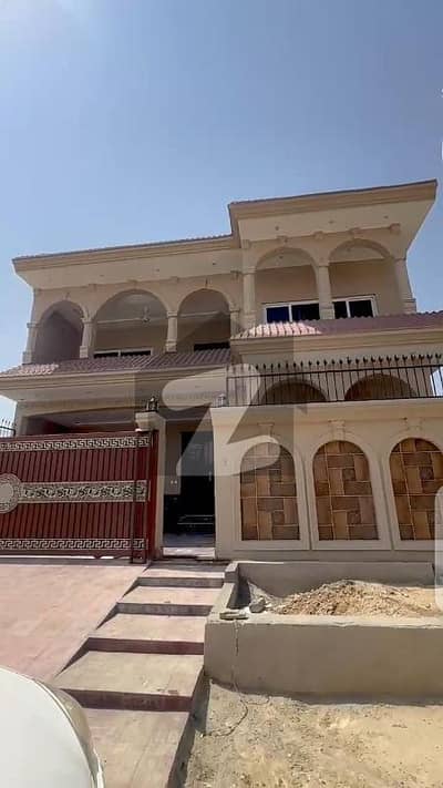 ایم پی سی ایچ ایس - بلاک ای ایم پی سی ایچ ایس ۔ ملٹی گارڈنز,بی ۔ 17,اسلام آباد میں 5 کمروں کا 10 مرلہ مکان 4.2 کروڑ میں برائے فروخت۔