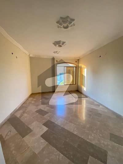 University Hill View 200 Sq Yards Spacious 3 Bed DD Portion For Rent (2nd Floor)