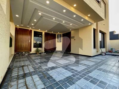 بحریہ ٹاؤن فیز 7 بحریہ ٹاؤن راولپنڈی,راولپنڈی میں 5 کمروں کا 10 مرلہ مکان 1.5 لاکھ میں کرایہ پر دستیاب ہے۔