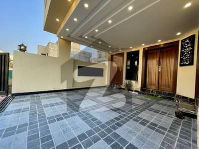 بحریہ ٹاؤن فیز 7 بحریہ ٹاؤن راولپنڈی,راولپنڈی میں 5 کمروں کا 10 مرلہ مکان 1.65 لاکھ میں کرایہ پر دستیاب ہے۔