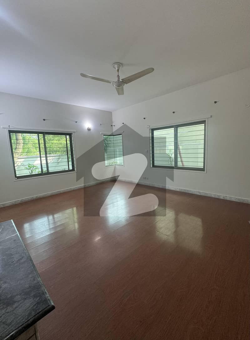 ایف ۔ 10 اسلام آباد میں 5 کمروں کا 1 کنال مکان 4.3 لاکھ میں کرایہ پر دستیاب ہے۔ ایف ۔ 10 اسلام آباد میں 5 کمروں کا 1 کنال مکان 4.3 لاکھ میں کرایہ پر دستیاب ہے۔