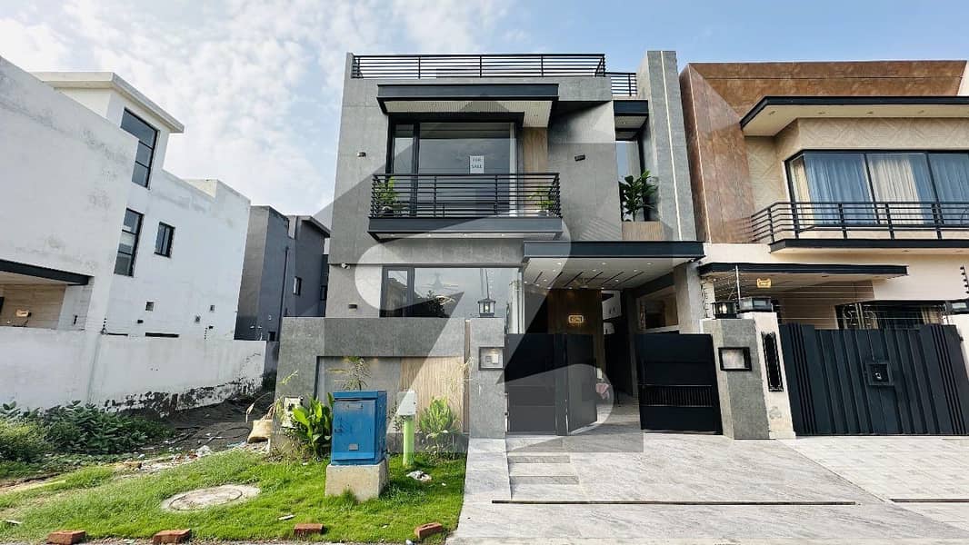 ڈی ایچ اے 9 ٹاؤن ڈیفنس (ڈی ایچ اے),لاہور میں 3 کمروں کا 5 مرلہ مکان 2.15 کروڑ میں برائے فروخت۔ ڈی ایچ اے 9 ٹاؤن ڈیفنس (ڈی ایچ اے),لاہور میں 3 کمروں کا 5 مرلہ مکان 2.15 کروڑ میں برائے فروخت۔