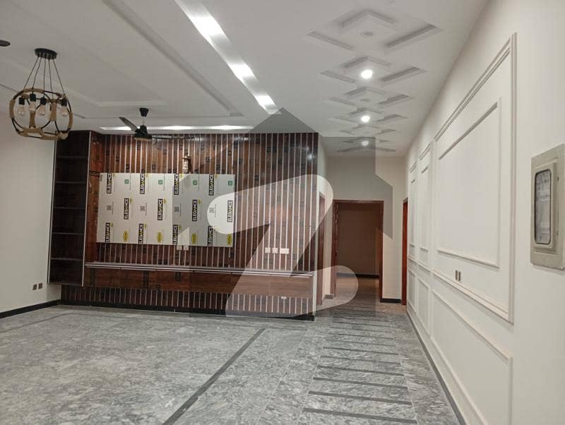 12 Marla Luxury House Available For Rent