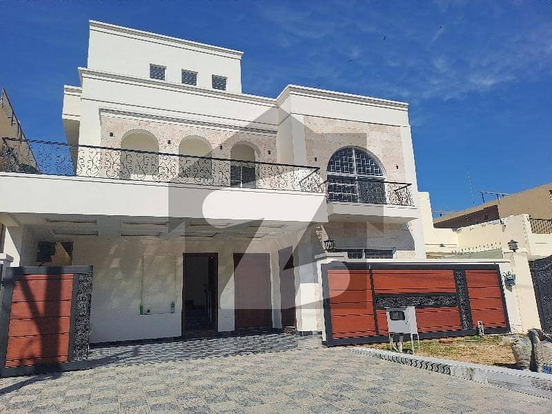 آئی ۔ 8 اسلام آباد میں 3 کمروں کا 14 مرلہ مکان 18.0 کروڑ میں برائے فروخت۔