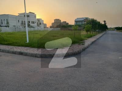 4 Kanal Corner Plot Develop Possession For Farm House In Gulberg Greens