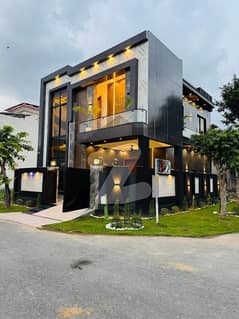 Lavish House For Sale Bahria Town Lahore Prime Location 6 Marla Corner House