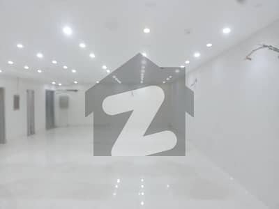 ڈی ایچ اے فیز 8 - کمرشل براڈوے ڈی ایچ اے فیز 8,ڈیفنس (ڈی ایچ اے),لاہور میں 8 مرلہ دفتر 80.0 ہزار میں کرایہ پر دستیاب ہے۔