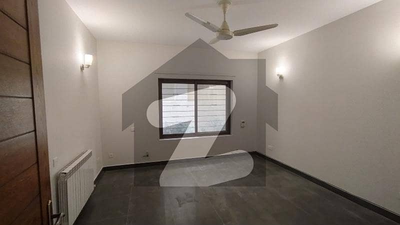1 Kanal Open Basement Portion with Beautiful Lawn 1 Kanal Open Basement Portion with Beautiful Lawn