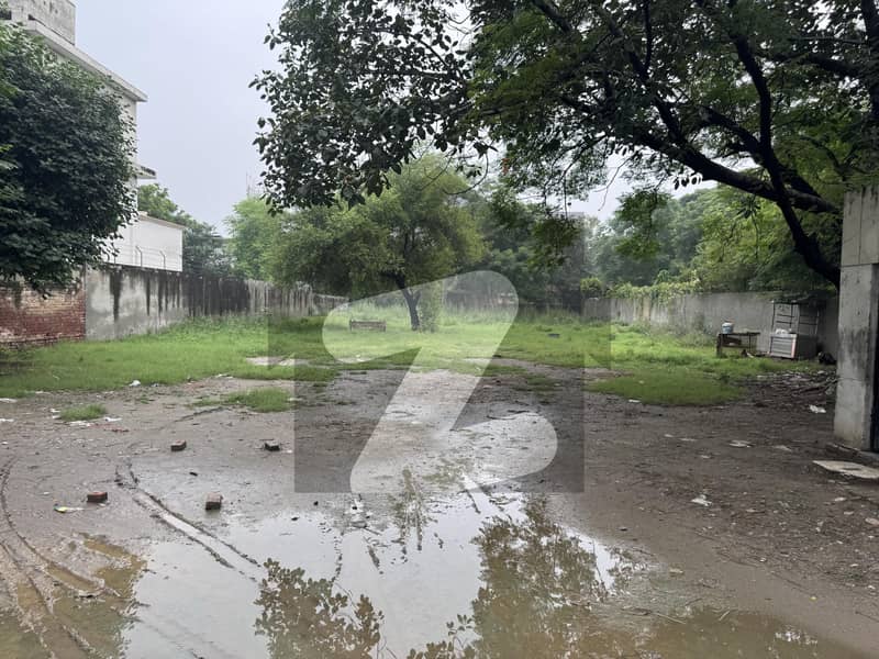 گلبرگ 3 - بلاک بی1 گلبرگ 3,گلبرگ,لاہور میں 4 کنال رہائشی پلاٹ 31.0 کروڑ میں برائے فروخت۔