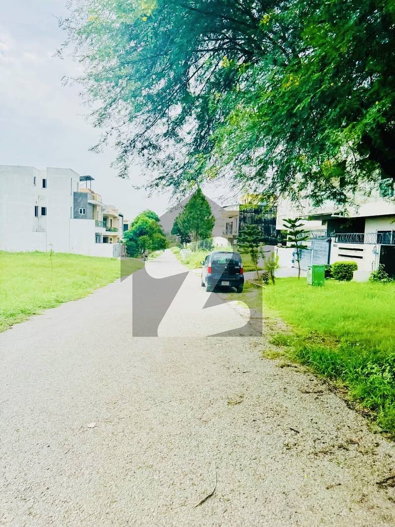 ڈی ۔ 12/1 ڈی ۔ 12,اسلام آباد میں 11 مرلہ رہائشی پلاٹ 6.75 کروڑ میں برائے فروخت۔ ڈی ۔ 12/1 ڈی ۔ 12,اسلام آباد میں 11 مرلہ رہائشی پلاٹ 6.75 کروڑ میں برائے فروخت۔