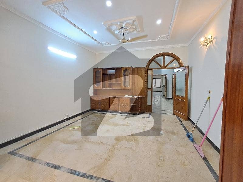 ایف ۔ 10 اسلام آباد میں 3 کمروں کا 1 کنال زیریں پورشن 2.4 لاکھ میں کرایہ پر دستیاب ہے۔