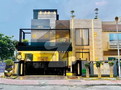بحریہ ٹاؤن سیکٹر سی بحریہ ٹاؤن,لاہور میں 5 کمروں کا 10 مرلہ مکان 3.55 کروڑ میں برائے فروخت۔