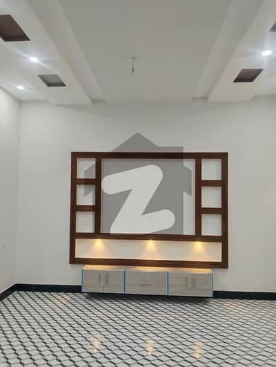 گرین ٹاؤن فیصل آباد میں 5 کمروں کا 5 مرلہ مکان 1.7 کروڑ میں برائے فروخت۔