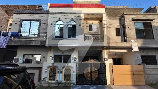 الحفیظ گارڈن - فیز 5 الحفیظ گارڈن,جی ٹی روڈ,لاہور میں 3 کمروں کا 3 مرلہ مکان 1.5 کروڑ میں برائے فروخت۔