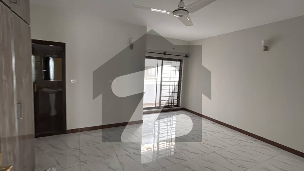 عسکری 13 راولپنڈی میں 3 کمروں کا 11 مرلہ فلیٹ 1.2 لاکھ میں کرایہ پر دستیاب ہے۔