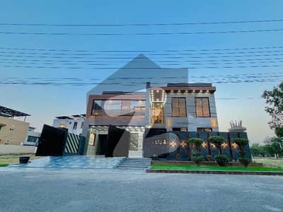 18 Marla 60 Feet Road Near Park House Available for sale 7 9 Bathroom naspak 3 near Valencia town Lahore 18 Marla 60 Feet Road Near Park House Available for sale 7 9 Bathroom naspak 3 near Valencia town Lahore