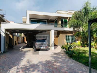 ایف ۔ 6 اسلام آباد میں 5 کمروں کا 1 کنال مکان 11.0 لاکھ میں کرایہ پر دستیاب ہے۔