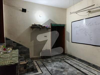 ٹاؤن شپ لاہور میں 4 کمروں کا 5 مرلہ مکان 1.6 کروڑ میں برائے فروخت۔