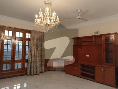 ایف ۔ 10 اسلام آباد میں 3 کمروں کا 1 کنال بالائی پورشن 3.0 لاکھ میں کرایہ پر دستیاب ہے۔