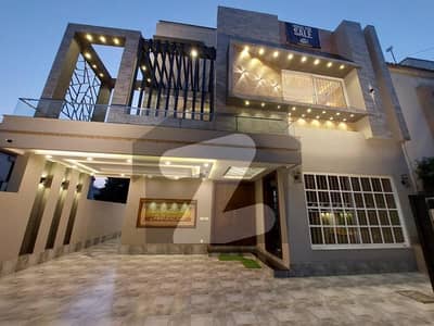 بحریہ ٹاؤن سیکٹر سی بحریہ ٹاؤن,لاہور میں 5 کمروں کا 10 مرلہ مکان 3.75 کروڑ میں برائے فروخت۔