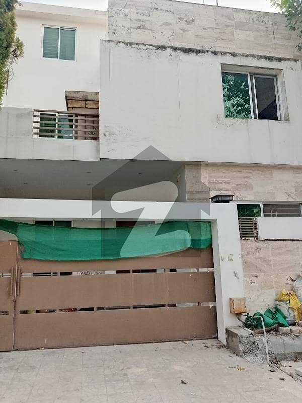 جی ۔ 9 اسلام آباد میں 6 کمروں کا 7 مرلہ مکان 2.0 لاکھ میں کرایہ پر دستیاب ہے۔