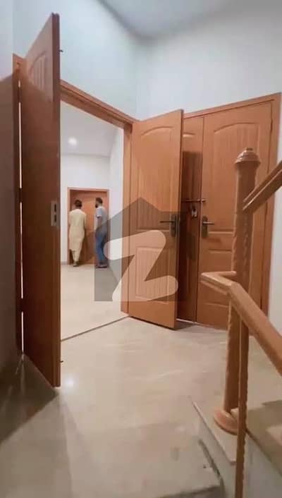 Gorgeous 900 Square Feet Flat For Sale Available In Manzoor Colony