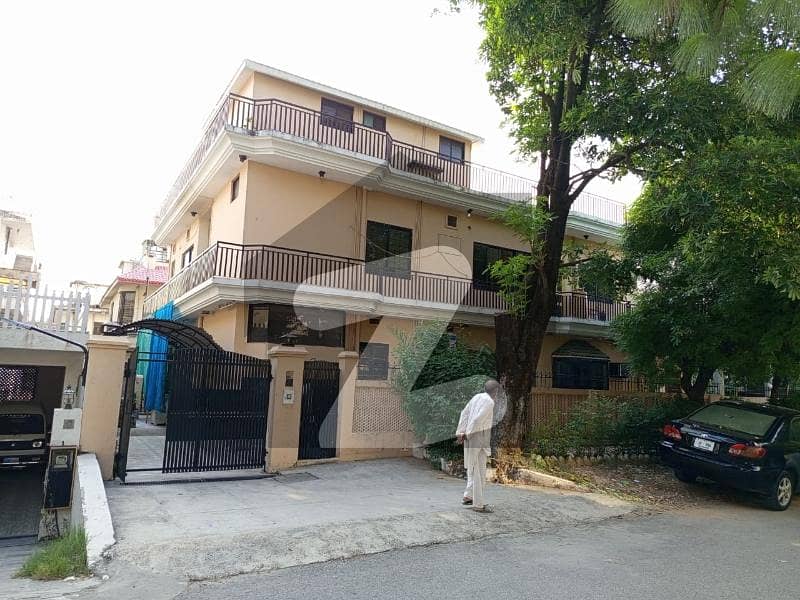 Beautiful Upper Portion for Rent Beautiful Upper Portion for Rent