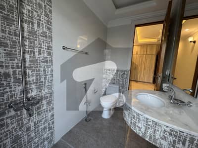 ایف ۔ 11 اسلام آباد میں 6 کمروں کا 14 مرلہ مکان 3.75 لاکھ میں کرایہ پر دستیاب ہے۔