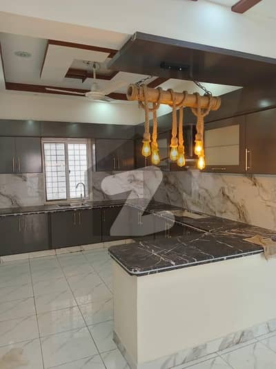 رائل ڈیفینس ٹاور کراچی میں 4 کمروں کا 12 مرلہ فلیٹ 1.65 لاکھ میں کرایہ پر دستیاب ہے۔