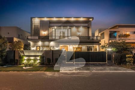 Beautiful 10 Marla 2 Bed LOWER Portion Near Family Park Dha Phase 8 Air PARKVIEW (Gas Available)