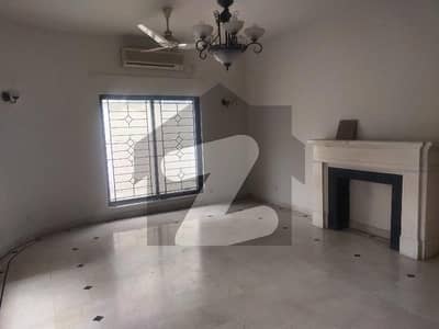 Fully Renovated House with 6 bed 2 kitchen