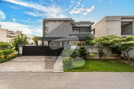 Beautiful 10 Marla 2 Bed Upper Portion Near Family Park Dha Phase 8 Air PARK VIEW (Gas Available)
