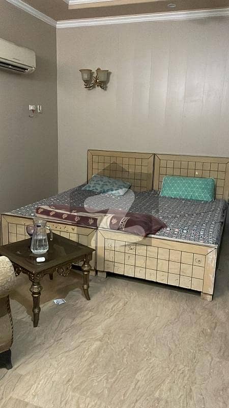 ڈی ایچ اے فیز 4 ڈیفنس (ڈی ایچ اے),لاہور میں 1 کمرے کا 1 کنال کمرہ 45.0 ہزار میں کرایہ پر دستیاب ہے۔