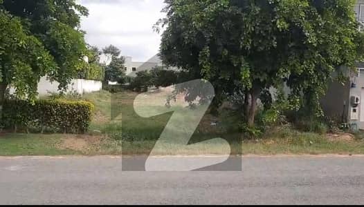ڈی ایچ اے فیز 7 - بلاک آر فیز 7,ڈیفنس (ڈی ایچ اے),لاہور میں 1 کنال رہائشی پلاٹ 5.5 کروڑ میں برائے فروخت۔