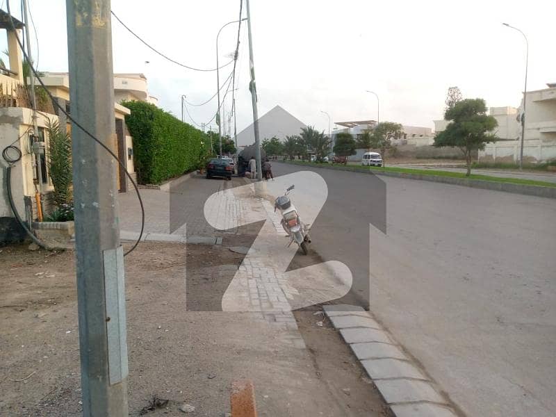 خیابان اتحاد روڈ کراچی میں 1 کنال رہائشی پلاٹ 6.6 کروڑ میں برائے فروخت۔