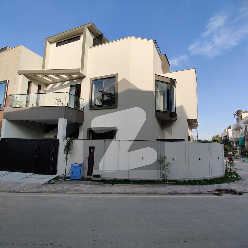 5.4 Marla Beautiful Corner House 5.4 Marla Beautiful Corner House