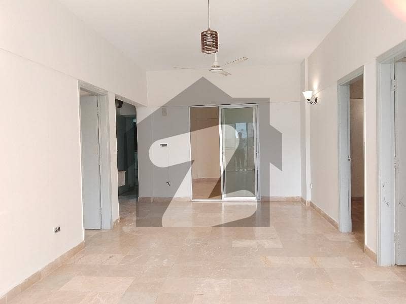 کلفٹن ۔ بلاک 4 کلفٹن,کراچی میں 3 کمروں کا 8 مرلہ فلیٹ 1.25 لاکھ میں کرایہ پر دستیاب ہے۔