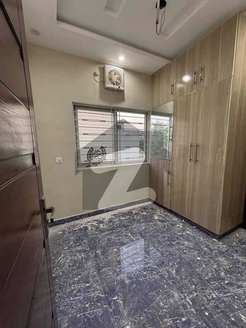 ڈی ایچ اے 11 رہبر لاہور میں 3 کمروں کا 5 مرلہ مکان 85.0 ہزار میں کرایہ پر دستیاب ہے۔ ڈی ایچ اے 11 رہبر لاہور میں 3 کمروں کا 5 مرلہ مکان 85.0 ہزار میں کرایہ پر دستیاب ہے۔