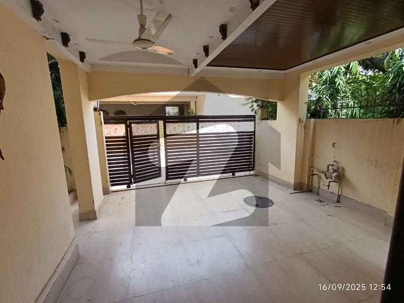 کینٹ لاہور میں 4 کمروں کا 9 مرلہ مکان 2.2 لاکھ میں کرایہ پر دستیاب ہے۔ کینٹ لاہور میں 4 کمروں کا 9 مرلہ مکان 2.2 لاکھ میں کرایہ پر دستیاب ہے۔