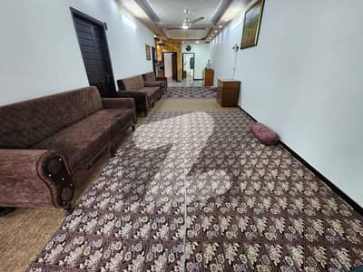 5 BED DRAWING, DINING CORNER 2800 SQ FT FLAT ON SALE