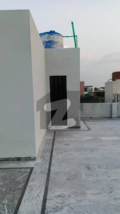 این ایف سی 1 لاہور میں 5 کمروں کا 10 مرلہ مکان 1.7 لاکھ میں کرایہ پر دستیاب ہے۔